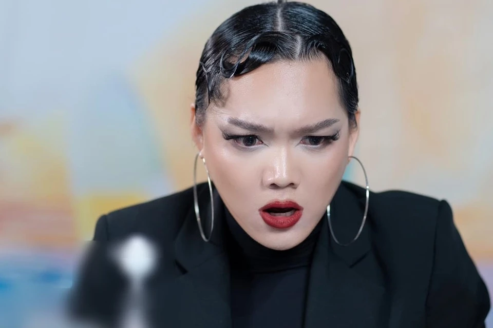 Phạm Thoại Hủy Livestream Lớn Giữa Lùm Xùm 16 Tỷ Đồng Tiền Từ Thiện