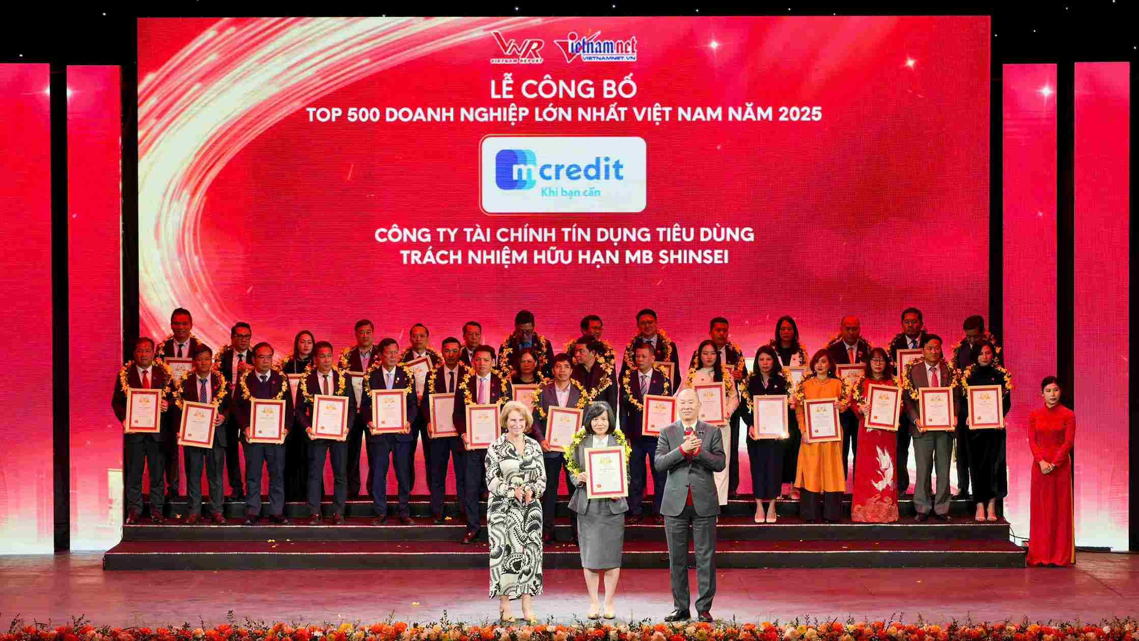 Mcredit ghi danh TOP 500 doanh nghiệp lớn nhất Việt Nam 2025