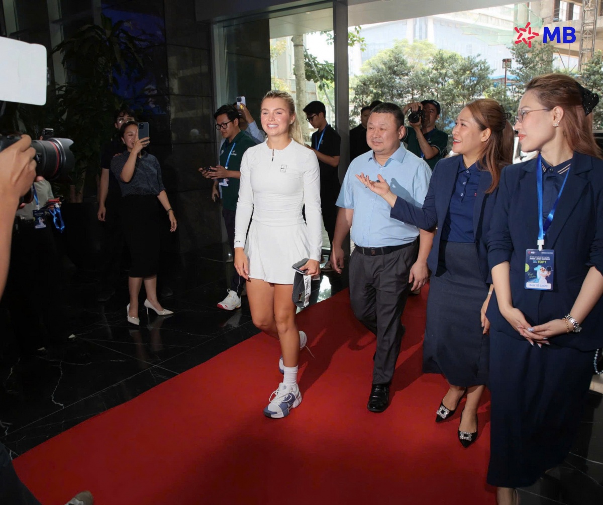 “When Top 1 Meets Top 1”: Anna Leigh Waters đến MB, lan tỏa thông điệp “tốc độ để dẫn đầu”